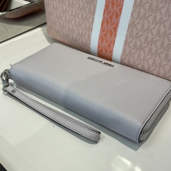 Michael Kors Jet Set Travel Large Travel Continental Wallet Leather Wristlet - Picture 3 of 16